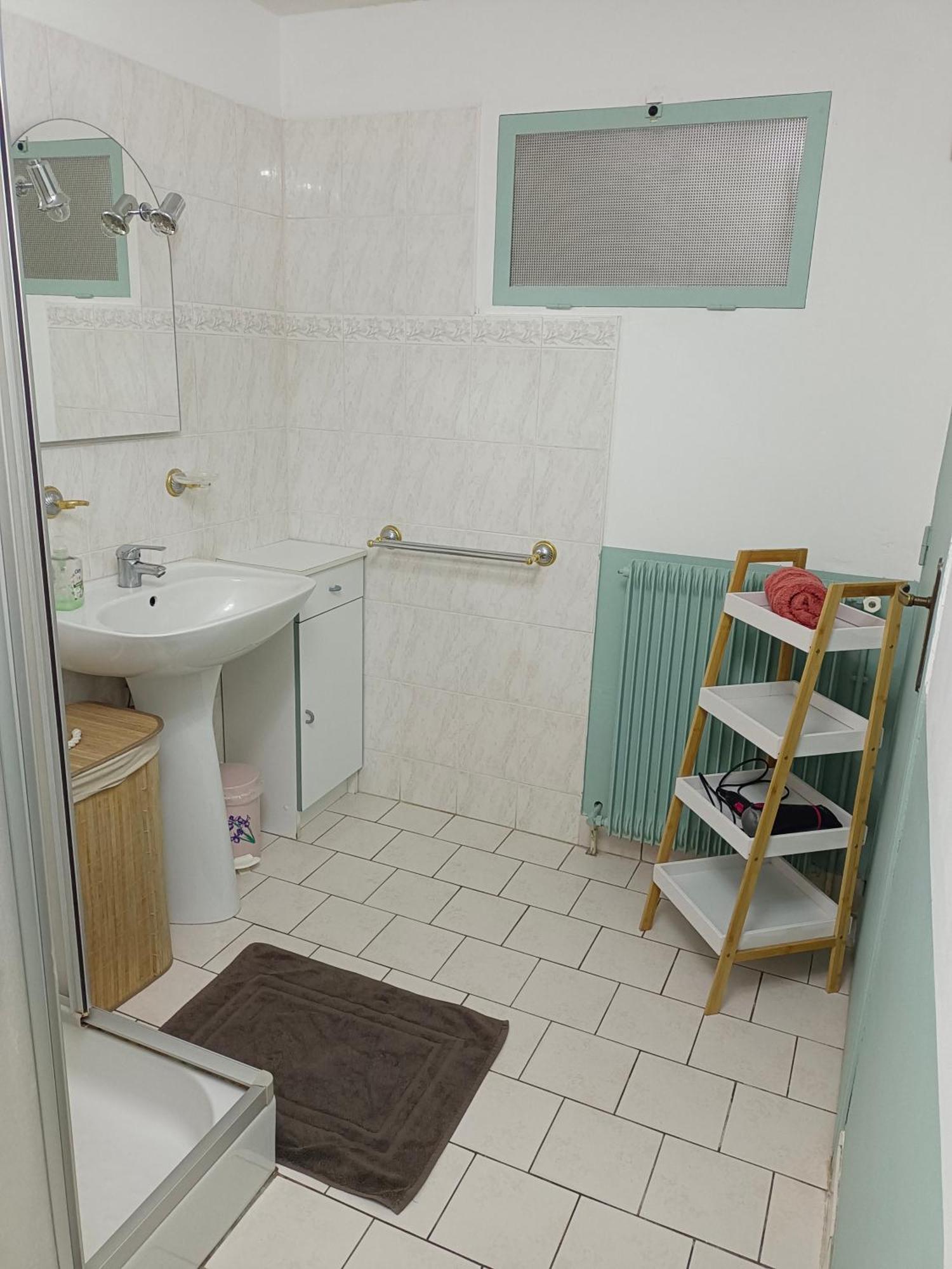 Petite Maison Etape Loire A Velo Ou Compostelle Мон Экстерьер фото